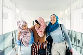 Kunci menjadi orang bijak adalah bertutur kata yang baik, berbuat baik dan senantiasa memiliki wibawa. Kumpulan Doa Agar Kamu Mudah Disukai Dan Disayangi Banyak Orang