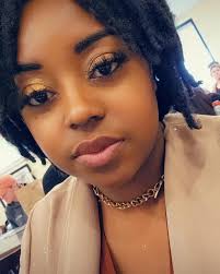 Good afternoon, My name is Raenisha and I live in Dover. I relocated here  last year from Philadelphia and i work as a Social worker and Therapist.  I'm down to earth, love