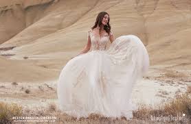 Dein kleid sollte an deiner hochzeit genauso wunderschön und besonders sein, wie der tag selbst. Brautgefluster Brautkleider Accessoires Boho Und Vintage Stil Schlichte Und Moderne Hochzeitskleider Zum Wohlfuhlen In Villach In Karnten Stilrichtungen Marken Die Sie Im Brautgefluster Erwarten