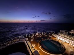 請選擇郵輪公司 皇家加勒比國際遊輪 royal caribbean 亞瑪迪斯河船ama waterways 精鑽郵輪 azamara cruise 名人郵輪 celebrity cruises 皇后遊輪 cunard line 荷美郵輪 holland america line 海達路德遊輪 hurtigruten 地中海郵輪. 2020æ˜Ÿå¤¢éƒµè¼ªæŽ¢ç´¢å¤¢è™Ÿç'°å³¶day 5 é¾œ1å°æ™‚çµ‚æ–¼æ‹åˆ°æ—¥å‡º ç'°å³¶éƒµè¼ªçš„5å¤§å„ªé»žèˆ‡2å¤§ç¼ºé»ž é­¯è›‡å¯¦é©—å®¤