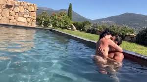 Ça Commence Dans La Piscine et ça Termine Sur Mym Nathaliegabano , Pour En  Voir plus Rejoins Nous 😈 - Pornhub.com