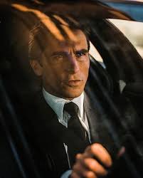 Giorgio Armani thiết kế bộ vest của Bruce Wayne cho The Dark Knight (2008)  Armani hợp tác với nhà thiết kế trang phục Lindy Hemming để tạo ra những bộ  trang phục