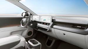 Asian Petrolhead Checks Out Hyundai Ioniq 5 Interior In Person