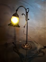 Un choix unique de lampe de bureau en laiton disponible dans notre magasin. Lampe De Bureau Laiton 1900 Belle Patine Avec Sa Tulipe Ve Luckyfind