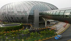 新加坡樟宜机场, пиньинь xīnjiāpō zhāngyí jīchǎng; Foto Air Terjun Hiasi Megahnya Jewel Changi Airport Singapura Lifestyle Liputan6 Com