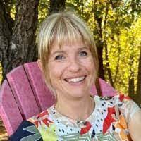 Kelly Shimmin's Instagram, Twitter & Facebook