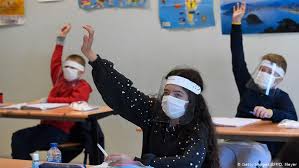 Se piensa en la vuelta a las aulas en las localidades que su situación epidemiológica lo permita. Clases Presenciales Tiempo De Descuento Para Saber Si Los Chicos Vuelven A Las Aulas El Roldanense