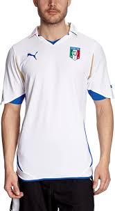 La puma presenta con questo simpatico video le divise da gioco che saranno utilizzate dall'italia durante gli europei di calcio 2012. Puma Maglia Da Trasferta Italia Uomo Replica Amazon It Sport E Tempo Libero