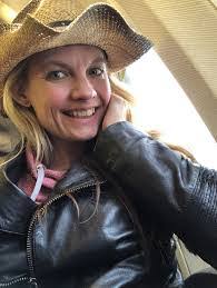 Helen Barton's Instagram, Twitter & Facebook