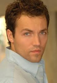 Маколі Грей