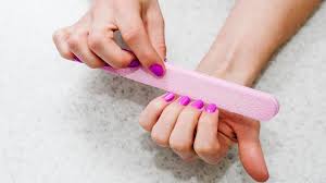 Saber cómo quitar esmalte de uñas permanente en casa se vuelve entonces muy necesario. Como Hacerte Las Unas De Gel En Casa Descubre Cuales Son Los Esmaltes Mas Vendidos
