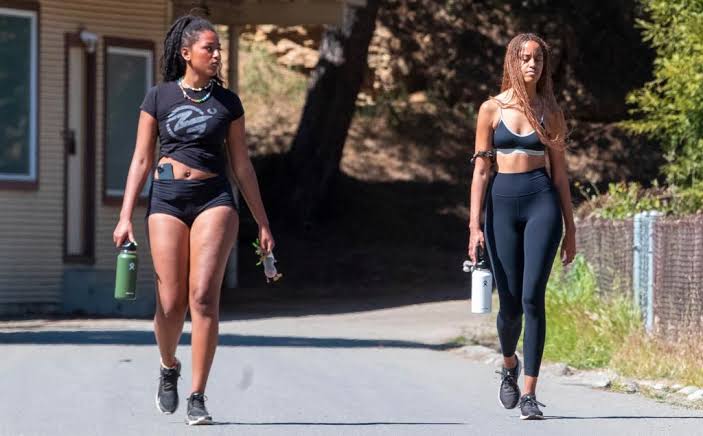 Malia and Sasha Obama enjoy Easter picnic with pals in LA