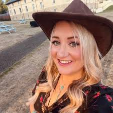 Krystal White (@KrystalWhitey)