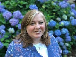 Elizabeth Coppage's Instagram, Twitter & Facebook