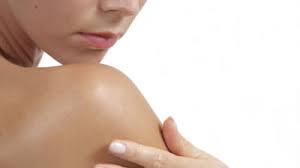 Ingrijirea corecta a fetei este completata de un tratament regal obtinut din substanta ce hraneste regina albinelor. Afectiunile Pielii Pot Prevesti Anumite Boli Vezi Care Mobile