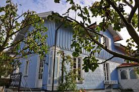 Dieses solide gebaute und sehr gepflegte frei stehende einfamilienhaus ( weber haus ) steht zentrumsnah in oberstaufen im allgäu. Herzallgauerliebst Das Blaue Haus In Oberstaufen Kleine Schatze Fur Zuhause