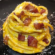 Mezzemaniche 320 g/ salsiccia 250 g / pomodorini in bottiglia 350 g / guanciale 200 g / olio extravergine d'oliva q.b. Scoutmenu Cerco Trovo Mangio