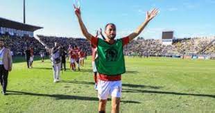 افيما فريق الترجي التونسي فهو اليوم الذي سوف يستضيف خصمه فريق الاهلي علي ارضه وذلك في مجموعه المبارتن وبعد اتجه الفريقين لركلات الجزاء والذي حسمه فريق الترجي. Ø§Ù„Ø£Ù‡Ù„Ù‰ ÙŠØ³ØªØ±Ø¬Ø¹ Ø°ÙƒØ±ÙŠØ§Øª Ù‡Ø¯Ù ÙˆÙ„ÙŠØ¯ Ø³Ù„ÙŠÙ…Ø§Ù† ÙÙ‰ Ø§Ù„ØªØ±Ø¬Ù‰ Ø¨Ù†Ù‡Ø§Ø¦Ù‰ Ø£ÙØ±ÙŠÙ‚ÙŠØ§ 2012 Ø§Ù„ÙŠÙˆÙ… Ø§Ù„Ø³Ø§Ø¨Ø¹