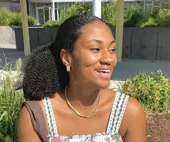 Alana Grant's Instagram, Twitter & Facebook