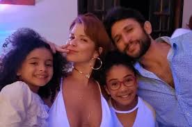 Mar 25, 2021 · samara felippo, 42 anos outra que está dando um show de autoestima é samara felippo. Samara Felippo Fala Do Namorado Elidio Sanna E Das Filhas Patricia Kogut O Globo