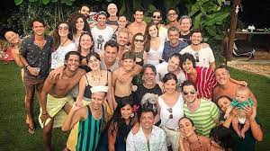 Maybe you would like to learn more about one of these? Elenco De Pega Pega Mostra Uniao Mesmo Apos Fim Da Novela