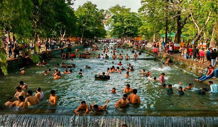 Best Offbeat Places Near Dehradun :- देहरादून घूमने जा रहे हैं तो इन 5 जगहों को बिल्कुल न करें मिस !
