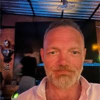 Steven Howes's Instagram, Twitter & Facebook