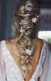 This is a versatile style with endless possibilities, half up half down hair goes great with veils and hair accessories, but works equally well with braided hairstyles, fresh flowers, and mini twists. 71 Perfect Half Up Half Down Wedding Hairstyles Wedding Forward