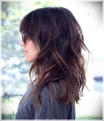 Let's begin with a very classic version of the layered haircut. Layered Haircuts 2019
