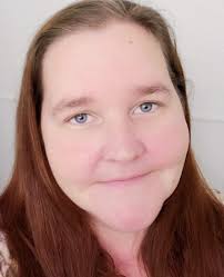 Can someone please put makeup