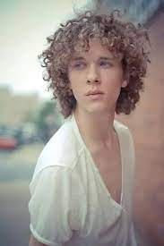 Gives your curls volume, moisture, balance, no frizz, no junk or white flakes from the mouse. Do Curly Haired Boys Look More Attractive Than Straight Haired Boys Quora