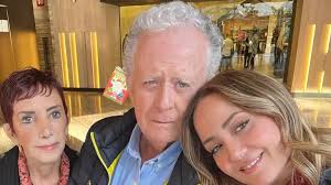 Andrea Legarreta pide oraciones para su papá; se enfrenta a delicada  cirugía