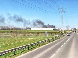 Grevenbroich Starke Rauchentwicklung Bei Brand Auf Baustelle Grevenbroich Kapellen Brand Feuerwehr Rauchentwickl In 2020 Baustelle Grevenbroich Entwicklung