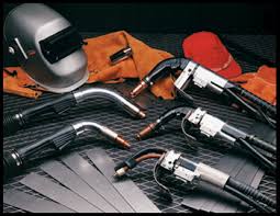 Ocaktaki sıcak tencerelere yanmamak için dokunmuyorum. Kaynak Yaparken Nelere Dikkat Etmeliyiz