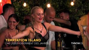 Couples at crossroads travel to a tropical paradise where they are forced to decide if they're ready to commit to one another for the rest of their lives, in this reboot of the iconic 2001 reality series. Temptation Island Ein Experiment Im Namen Der Liebe Jetzt Streamen Bei Tvnow Youtube