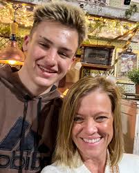 Mandy Jury (@jurypartyofseven) • Instagram photos and videos