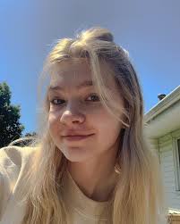 Ella Kaiser's Instagram, Twitter & Facebook