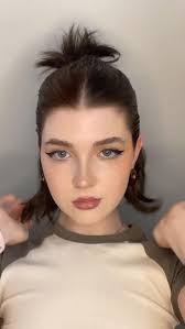 Emma Knox's Instagram, Twitter & Facebook