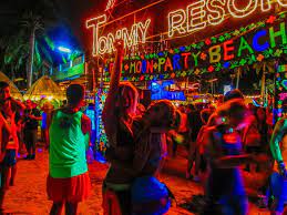 The Beginner S Guide To The Full Moon Party In Thailand The Blonde Abroad Full Moon Party Thailand Full Moon Party Thailand Travel