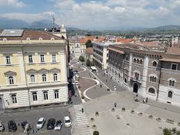 Benevento is a beautiful city set in a verdant environment and surrounded by the campanian apennines, between the rivers sabato and calore. Benevento Covid Nel Weekend Vietato Il Passeggio Lungo Corso Garibaldi Lab Tv