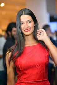 قالت الفنانة المصرية تارا عماد إن دورها في الجزء الثاني من فيلم «الفيل الأزرق» سيكون مفاجأة لجمهور الشاشة العملاقة، إبان عرض تارا، عبّرت لـ«الراي» عن سعادتها الغامرة للمشاركة في الفيلم، مثمنةً تواجدها مع كوكبة من الفنانين، من طراز كريم عبدالعزيز ونيللي كريم. ØµÙˆØ±Ø© ØµØ§Ø¯Ù…Ø© Ù„ØªØ§Ø±Ø§ Ø¹Ù…Ø§Ø¯ Ù…Ù† Ø¯ÙˆÙ† Ù…ÙƒÙŠØ§Ø¬ Ù…Ø§Ø°Ø§ Ø¹Ù† Ø­ÙˆØ§Ø¬Ø¨Ù‡Ø§ Laha Magazine