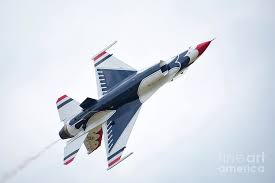 Same case happens in apr 23 same year in barksdale air force base airshow, but then #2 landed and only five thunderbirds finishing the show. The Usaf F 16 Thunderbirds Photograph By Rene Triay Photography