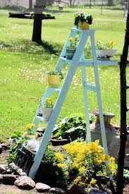 How To Turn An Old Ladder Into A Beautiful Plant Stand Simple Garden Diy Diy Plant Stand Plant Stand Old Ladder