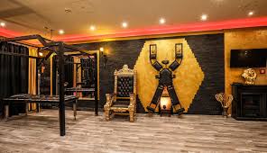 Wenn du ganz neu nach münchen ziehst, kannst du zu beginn in einer möblierten wohnung oder einem zimmer zur zwischenmiete wohnen, um stressfrei. Sm Apartment Gold Ambiente Domina Bizarr Erotik Studio Munchen