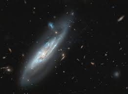 Esta imagen del hubble muestra a ngc 2608, una galaxia espiral barrada ubicada a 64 millones de años luz de distancia en la constelación de cáncer. 310 Space Images Galaxies Ideas In 2021 Galaxies Space Images Astronomy