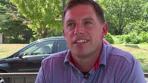 KC Chick-fil-A manager braves sewer to help metro mom get her keys