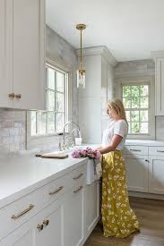 There was a time when all backyard pools and pool decks looked basically the same, but that time is gone. Home Bunch Interior Design Ideas Greykitchendesigns Crushed Ice By Sherwin Williams Light Gr Light Grey Kitchens Timeless Kitchen Light Grey Kitchen Cabinets