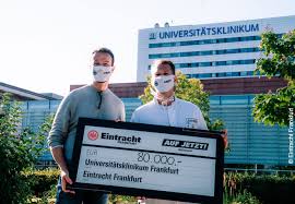 Sagt mal kann man nichts auf die frankfurter fonds bank überweisen? Goethe Corona Fonds Mit Der Eintracht In Die Zweite Halbzeit Aktuelles Aus Der Goethe Universitat Frankfurt