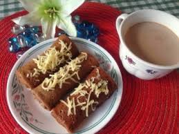 Bagi anda yang hobi membuat kue dan masih menggunakan bahan pewarna buatan, manfaat daun suji yang ternyata bisa memberikan warna hijau pada adonan kue secara alami. Kue Dadar Gulung Berwarna Hijau Menggunakan Bahan Pewarna Alami Yaitu Sekilas Bahan