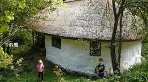 Și acestea sunt montate manual de către meșteri din maramureș. Casa Din BaloÅ£i De Paie Care CostÄ Cat Salariul Anual